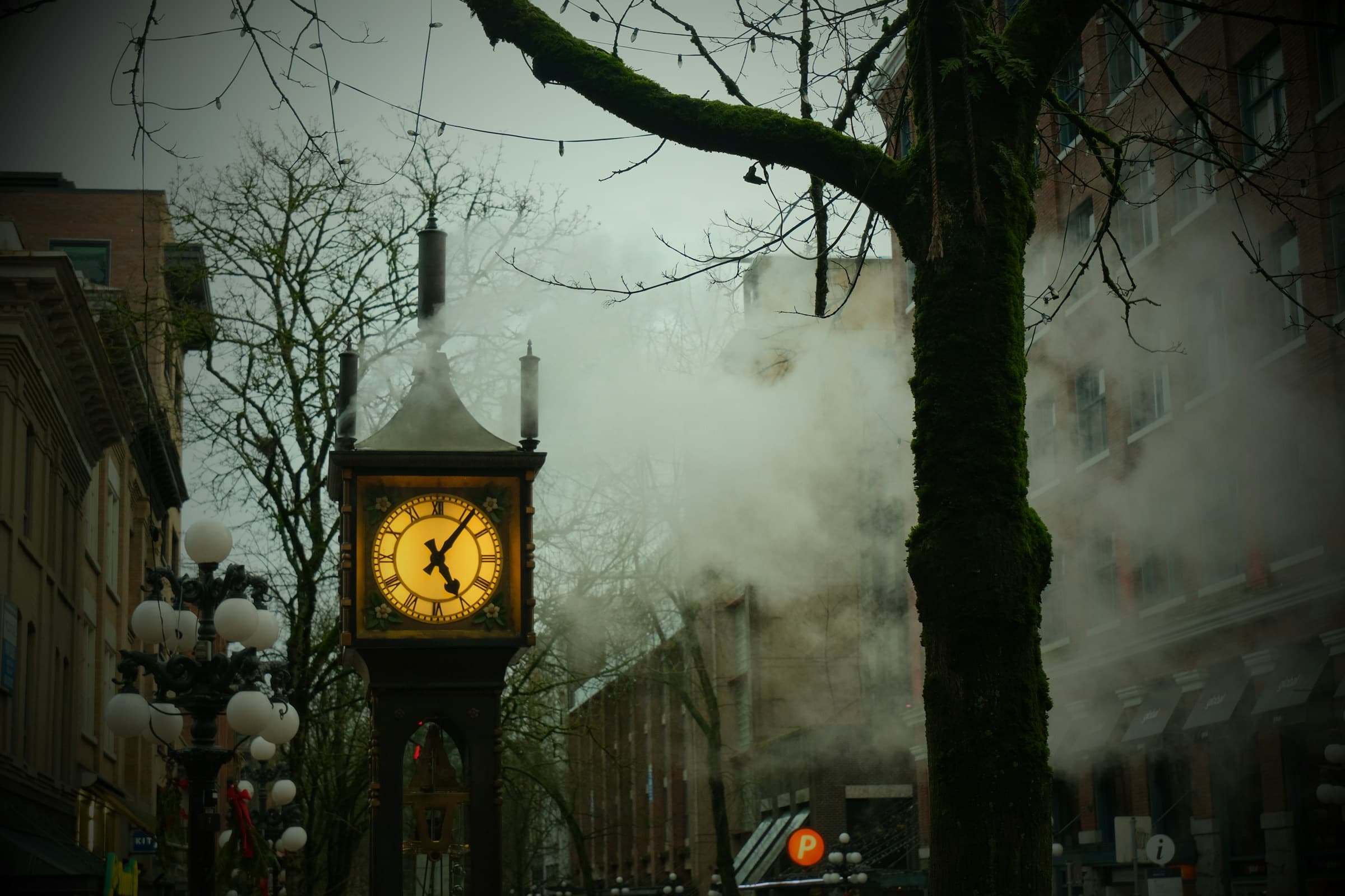 The Gastown steam clock in the evening