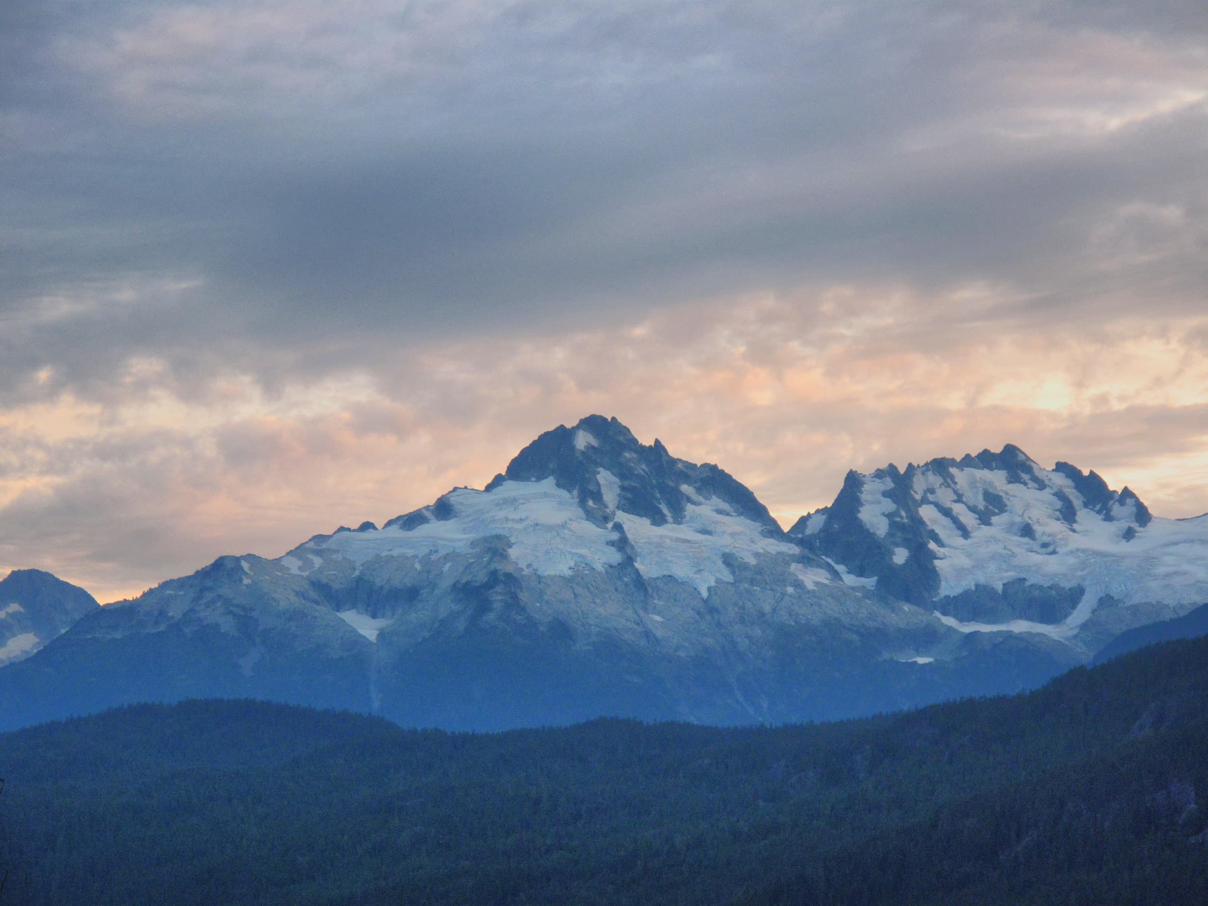 Peaks of the Tantalus Range under pink cloud at dusk